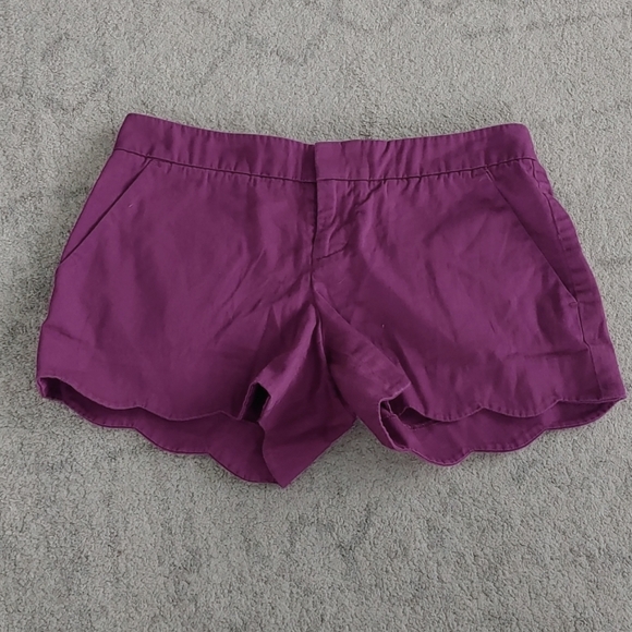 Scallop Hem shorts - Picture 1 of 3